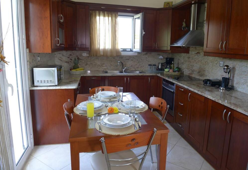 הוילה Nikopolis Simos' Sea View House מראה חיצוני תמונה